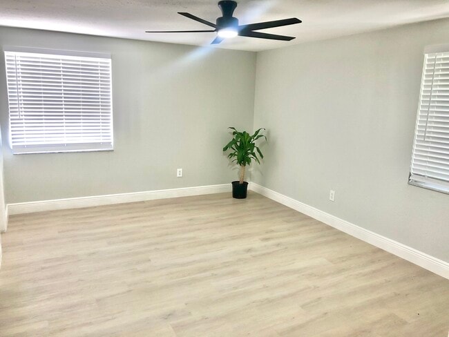 Master Bedroom - 4915 W McElroy Ave Unit H112