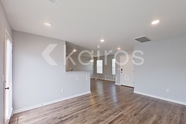 Photo - 202 Fieldstone Cir