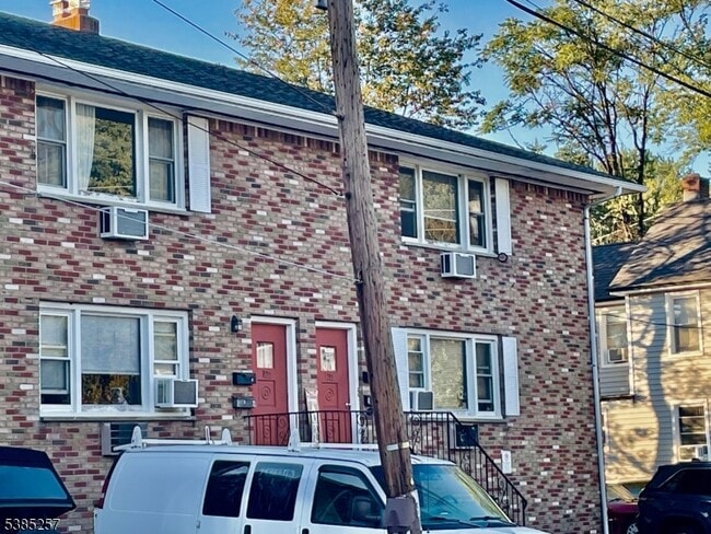 Photo - 122 E Main St Unidad 3