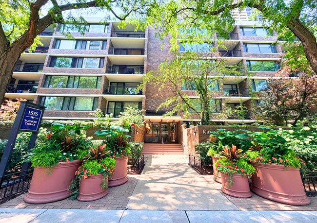 Photo - 1555 N Sandburg Terrace Unit 1555-315