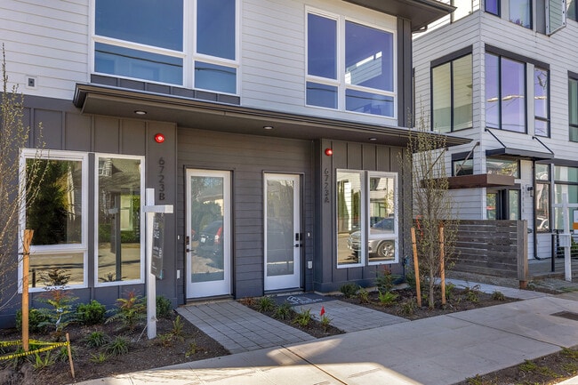 Building Photo - GT Three Unit 6716 A
