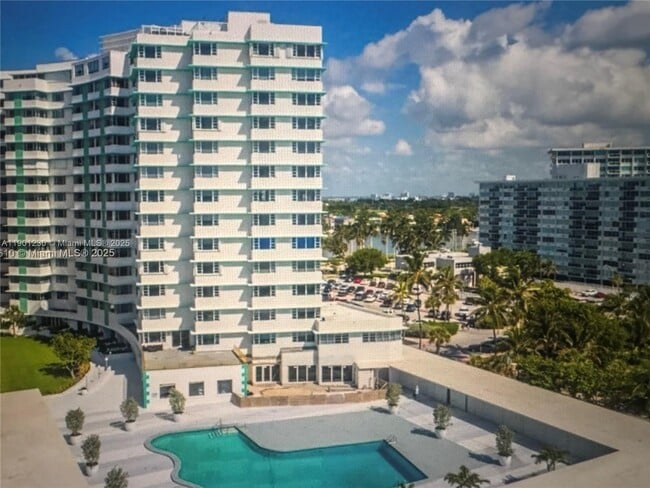 Photo - 5255 Collins Ave Unidad 11B