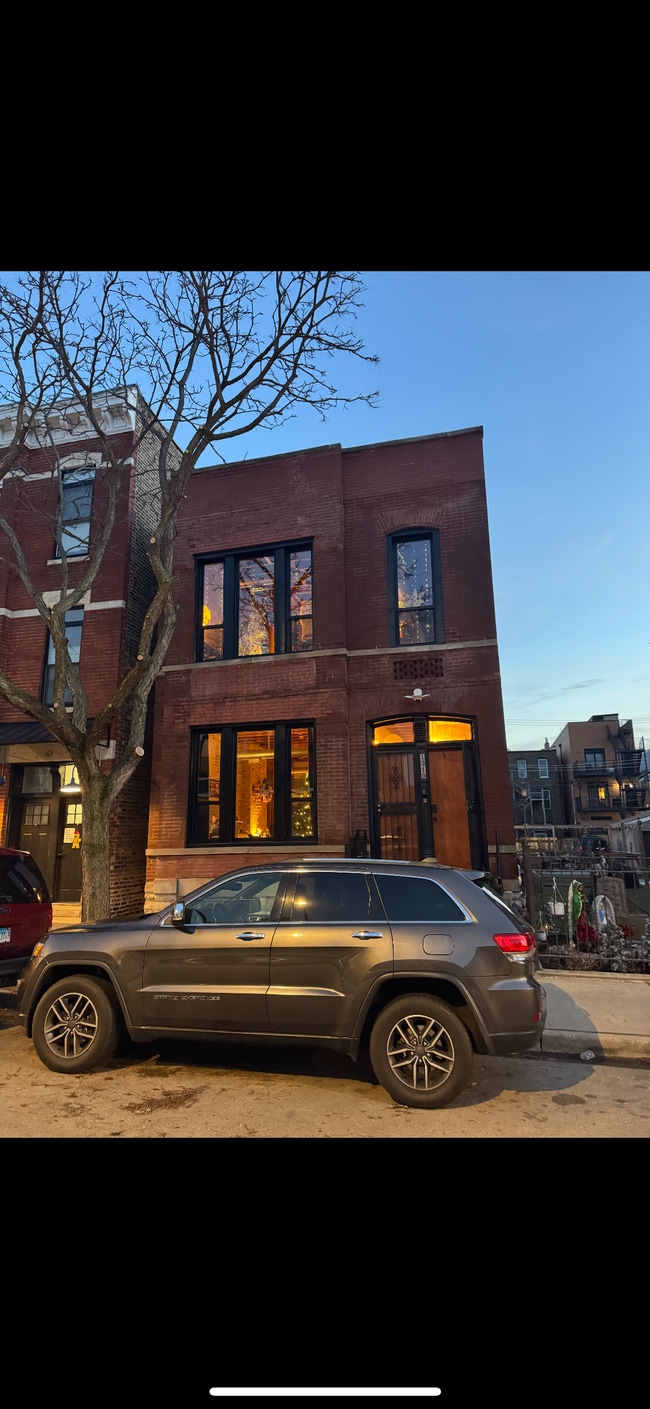Photo - 1319 W Erie St Apartments Unit 1F