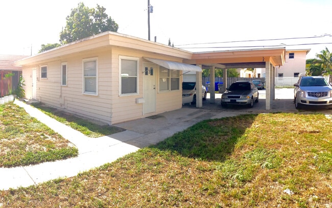 Front of House - 1941 Pierce St Unit Cute 2 BR House Hollywood