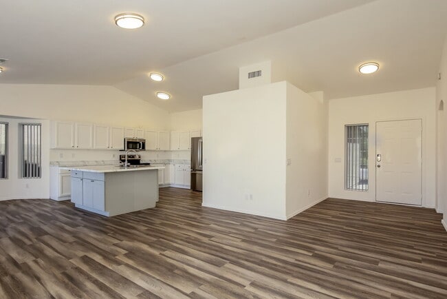 Photo - 252 W Wahalla Ln