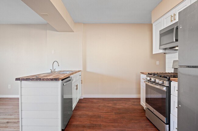 Photo - 560-562 37th Ave NE Unit 562