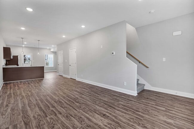 541 New S Dr