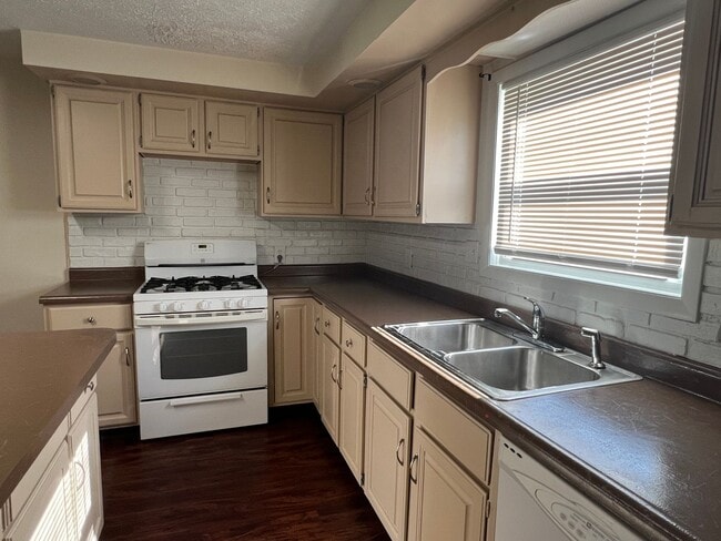 Photo - 30 Hancock St SE