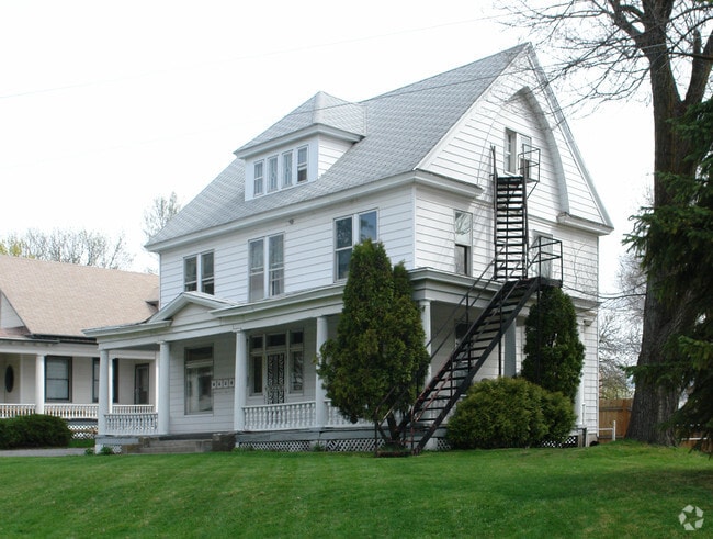 Building Photo - 421 S Chestnut St Rental