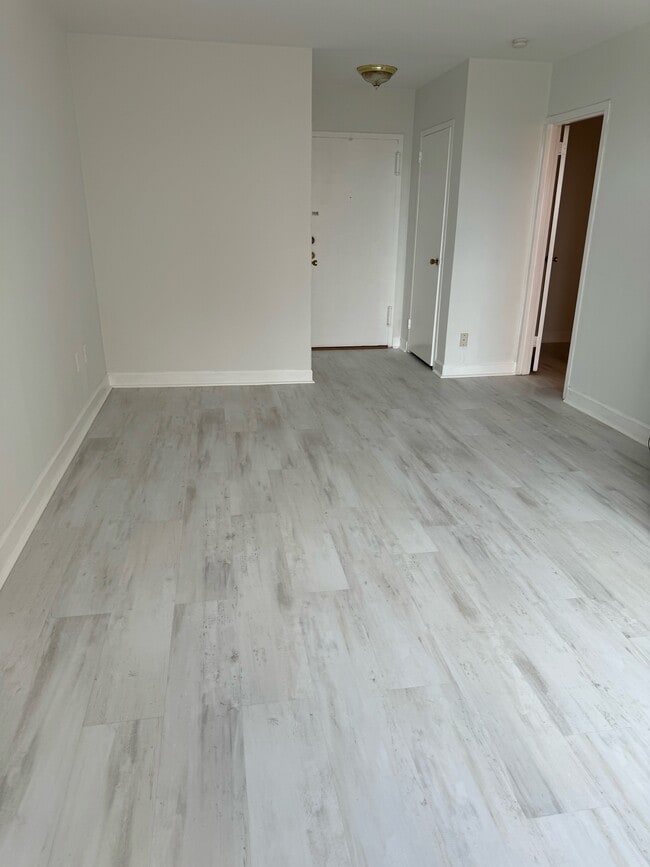 Building Photo - 1011 Arlington Blvd Unit 925 Rental