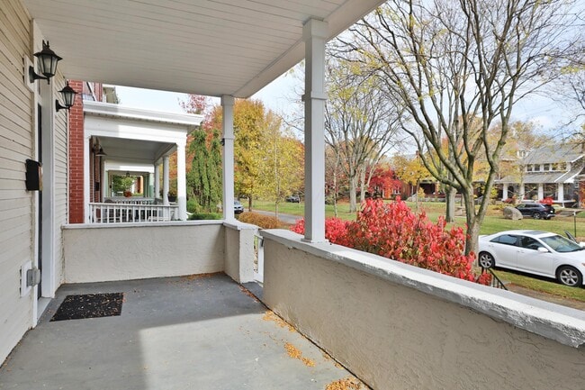 Photo - 693 Wilson Ave