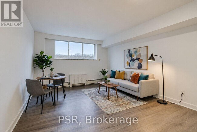 Photo - 2208 Dufferin St Unit 102