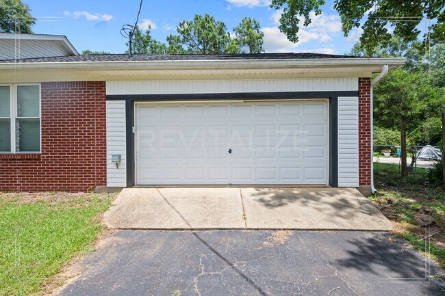Photo - Beautifully Updated 3-Bedroom Home with Fenced Yard & Double Garage!