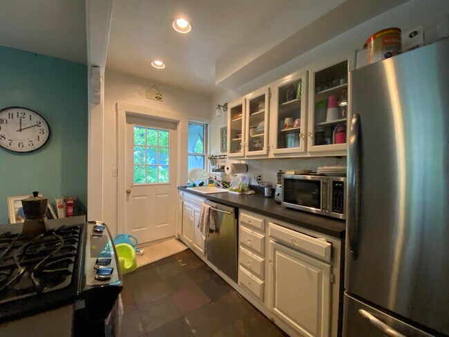 Photo - 61 Manning St