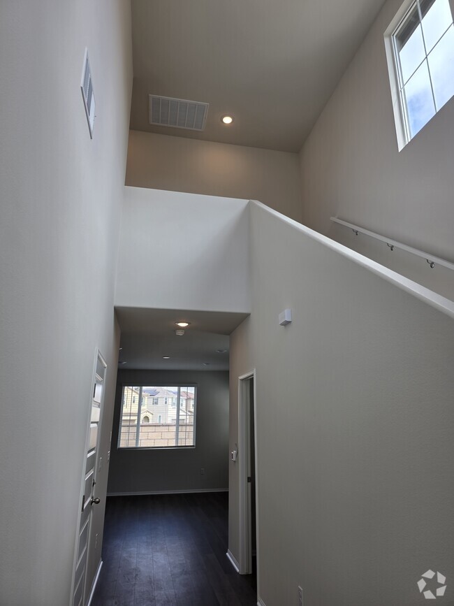 Building Photo - 40406 Via Cava Rental