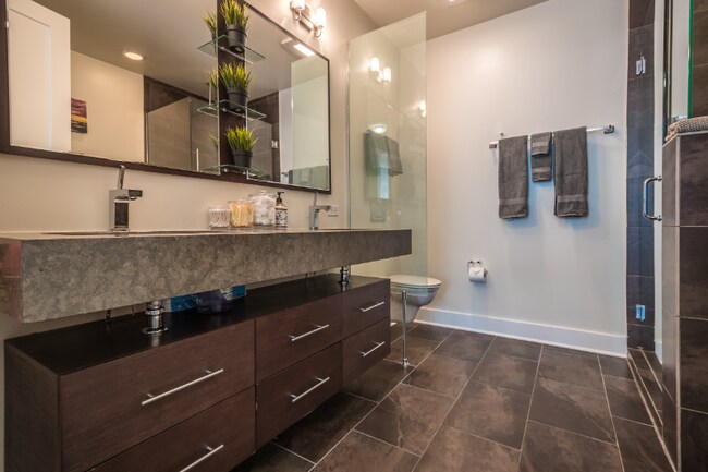 Photo - 1624 W Division St Unit 306