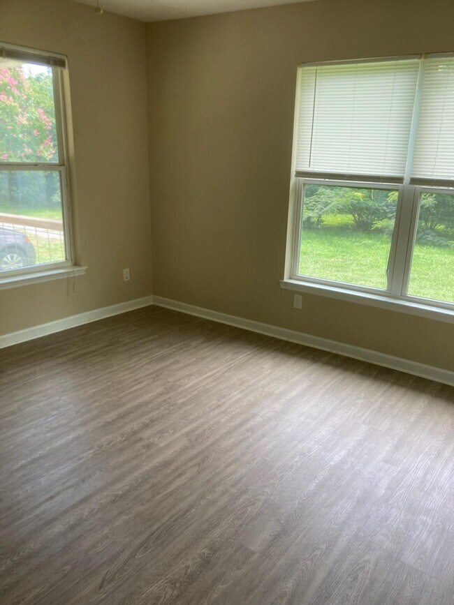 Photo - 327 Hogan Cir Unidad E