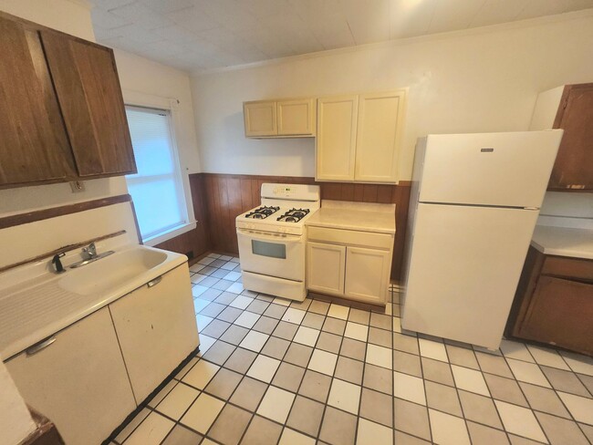 Building Photo - 52 Lorimer St Unit 52 Lorimer St #02 UP Front