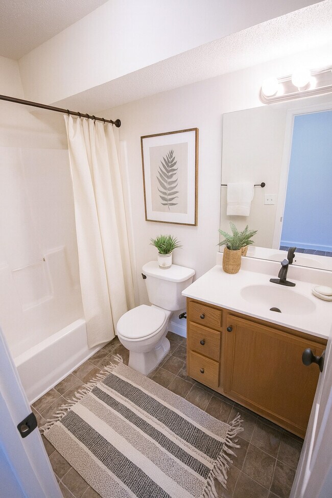 Photo - Salem Manor Apartments