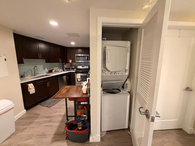Photo - 1323 W Morse Ave Unit 410