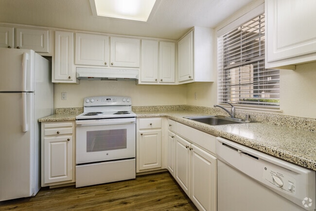 2BR, 1.5BA -1,013SF
