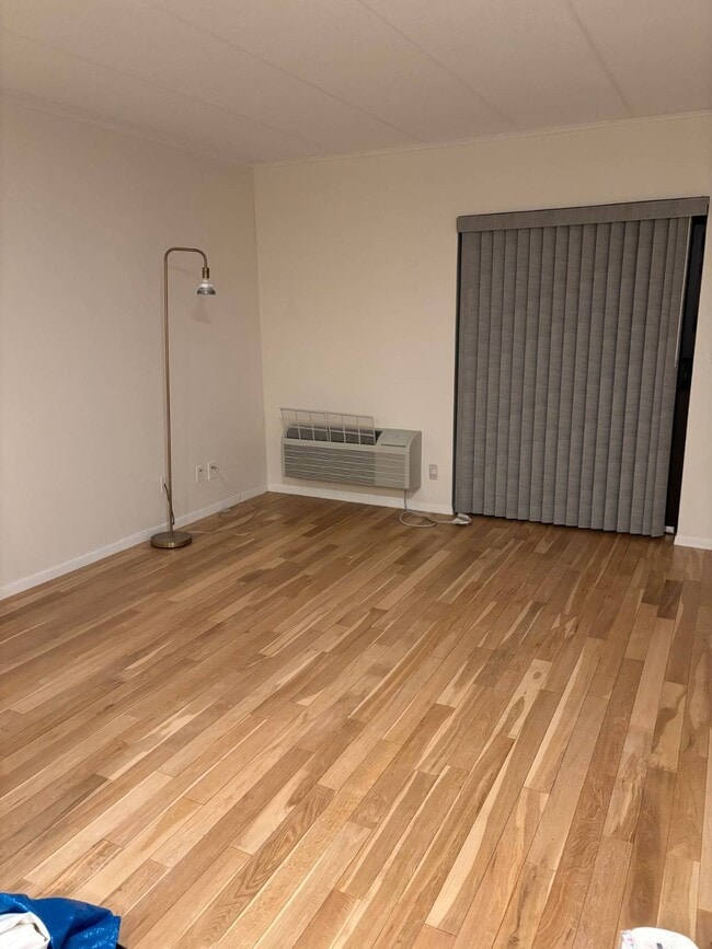 Building Photo - 213-02-213-42 42nd Ave Unit 5G