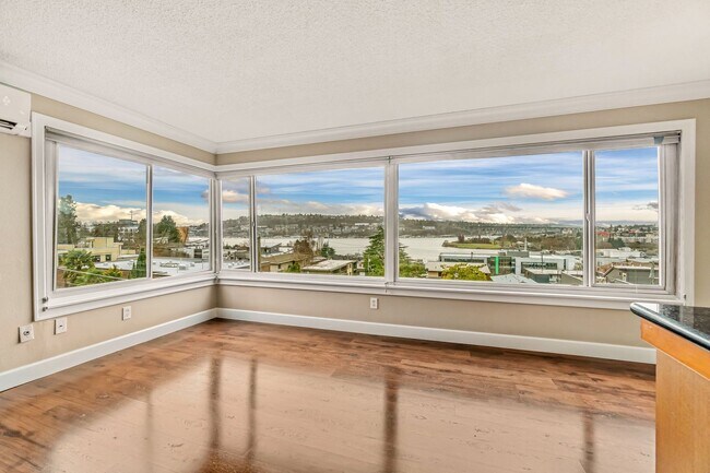 Photo - 1 Bedroom 1 Bathroom Eastlake Condo W/ Stunning Views Unit 304