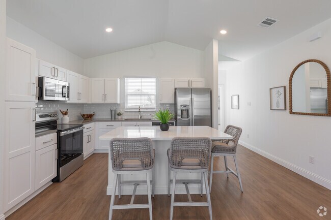 2BR, 2BA - 1,130SF - Dining Area