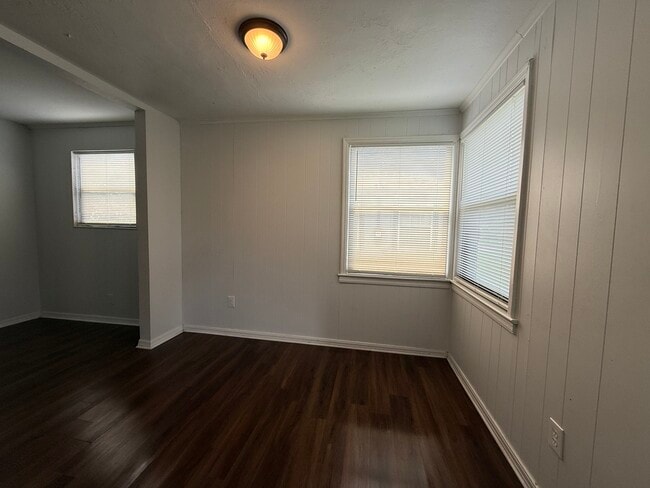 Photo - 1976 College Cir S