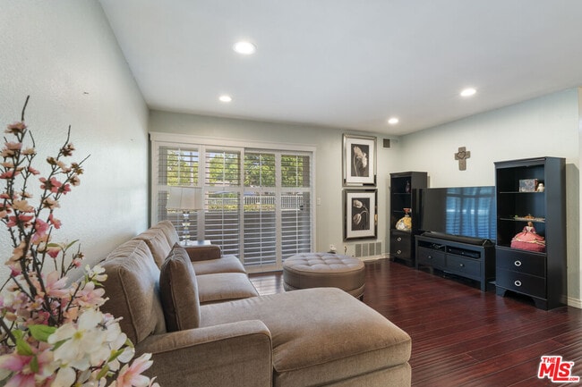 Photo - 3863 Thorncroft Ln Unit E