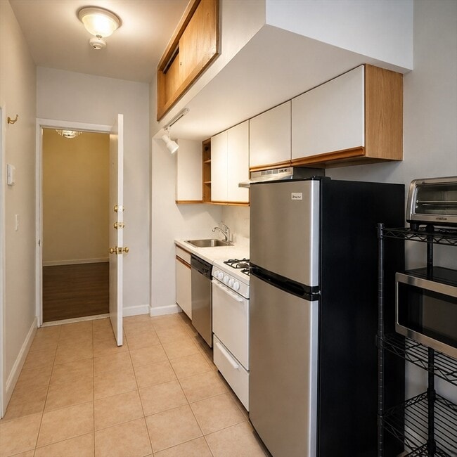 Building Photo - 40 St Botolph St Unit 36
