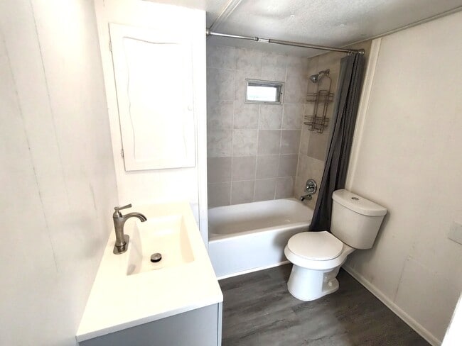 Photo - 900 9th Ave E