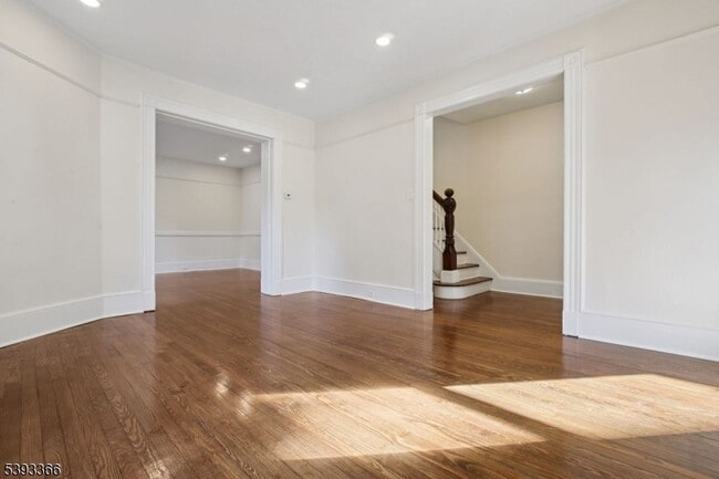 Photo - 20 Kent Pl Blvd