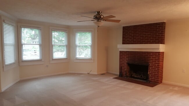 Photo - 736 Rosedale St