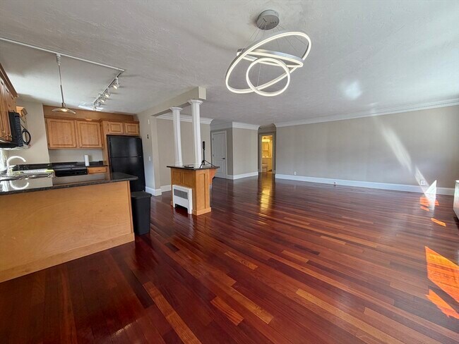 Photo - 2 Hammond Pond Pkwy Unidad 203