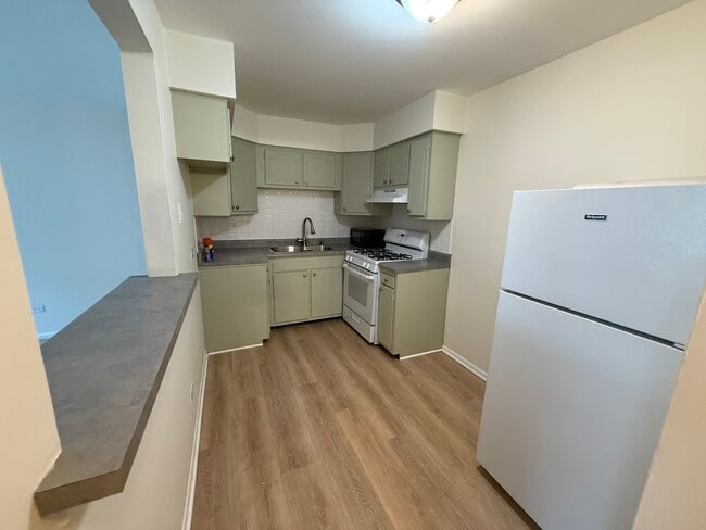 Photo - 1039 College Ave Unit 5W