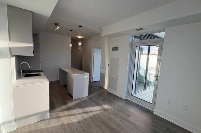 Photo - 2088 James St