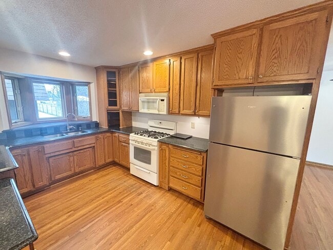 Photo - 10450 Washington Blvd NE