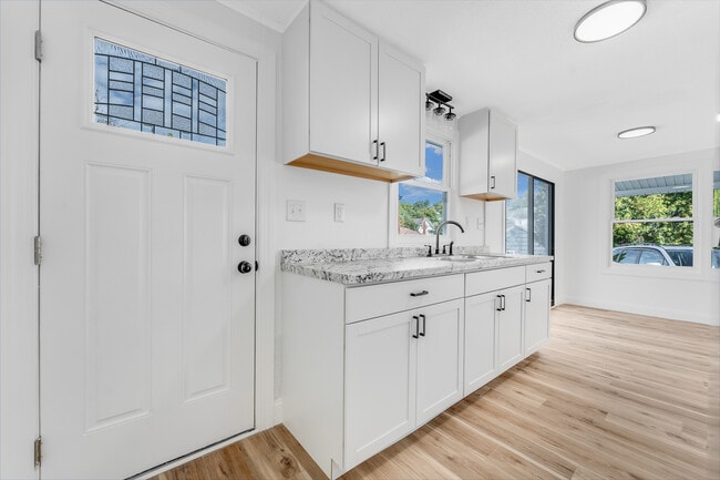 Photo - 702 E Park Ave