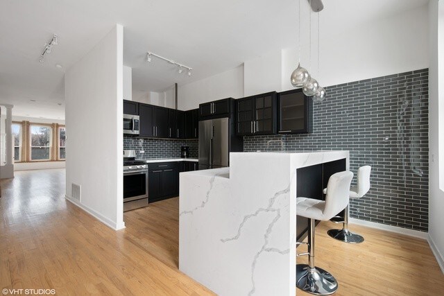 Building Photo - 747 S Western Ave Unit 2