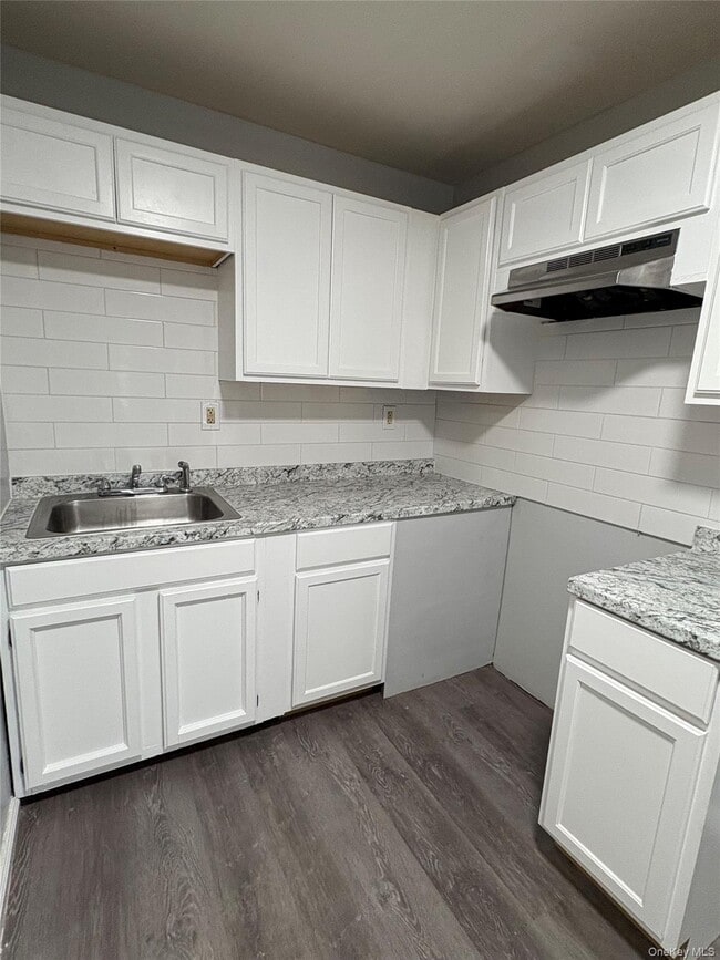 Building Photo - 208 Main St Unit F