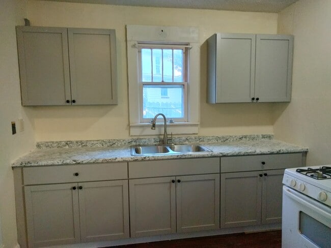 Photo - 949 W Exchange St
