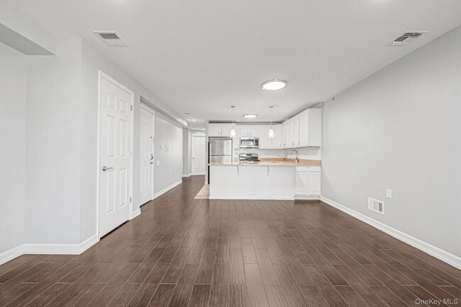 Building Photo - 102-20 Rockaway Beach Blvd Unit 1A