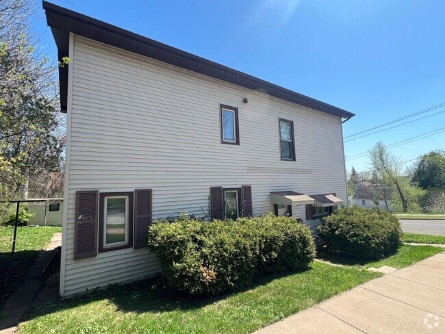 Building Photo - 732 N 23rd Ave W Unit 732 N 23rd Ave W - Upper Rental