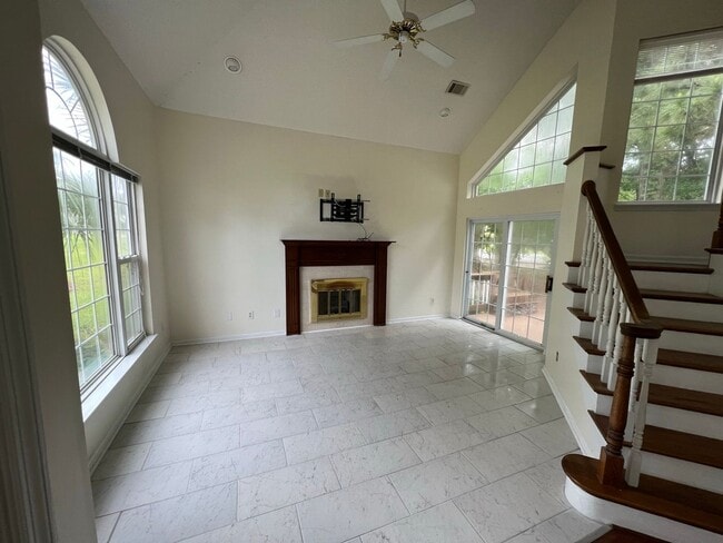 Photo - 1635 Pondside Dr