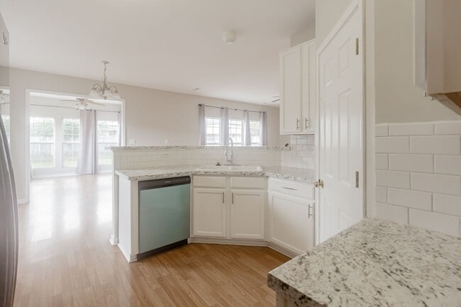 Photo - 125 Cloverwood Dr SW