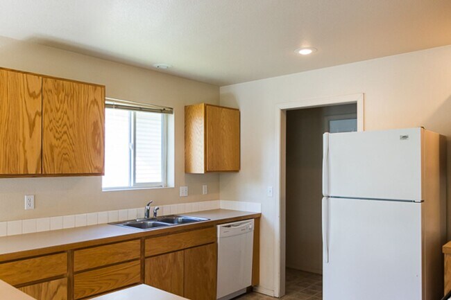Photo - Garfield Duplex 5 Unit 845