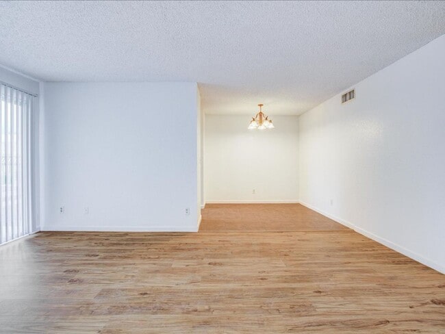 Photo - $400 OFF FIRST MONTH'S RENT!*