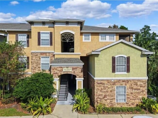 Building Photo - 10209 Courtney Palms Blvd Unit 204