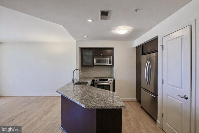 Building Photo - 675 S President St Unit 2607